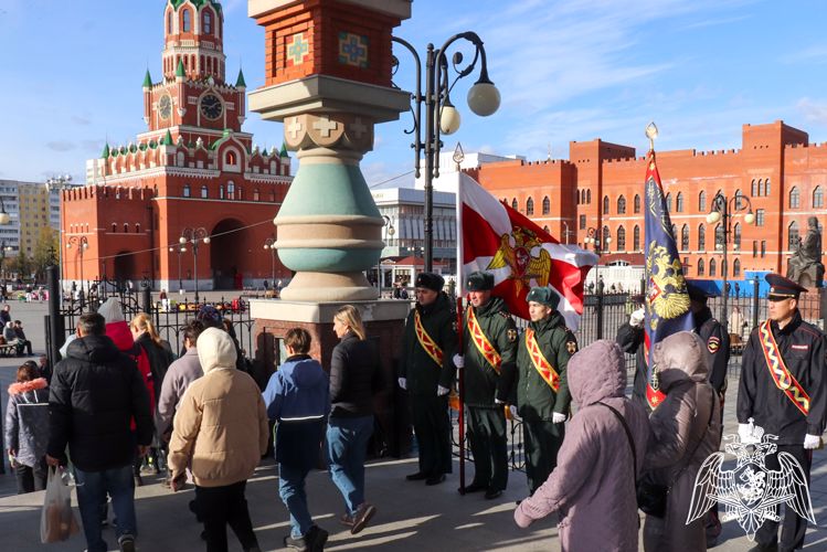 В Йошкар-Оле росгвардейцы присоединилась к Всероссийскому молебну о Победе