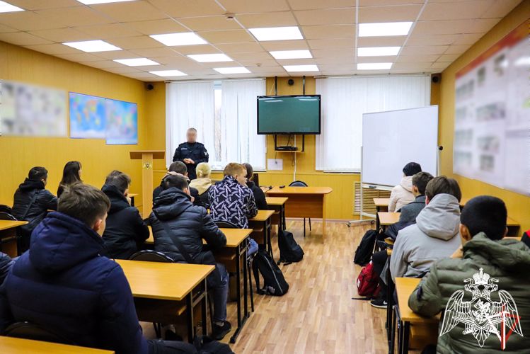 Студенты йошкар-олинского техникума побывали в гостях у бойцов отряда мобильного особого назначения
