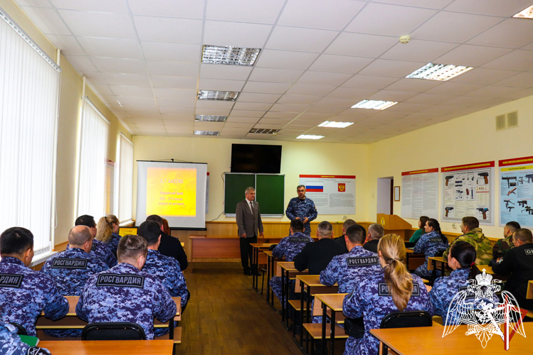 В Йошкар-Оле росгвардейцы встретились с представителем общества  «Знание» 