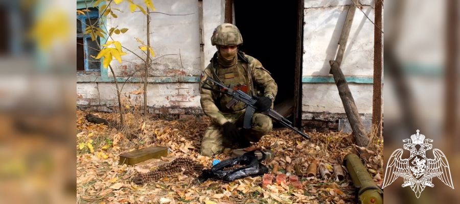 Крупный схрон боеприпасов и противотанковую управляемую ракету обнаружили росгвардейцы в ДНР