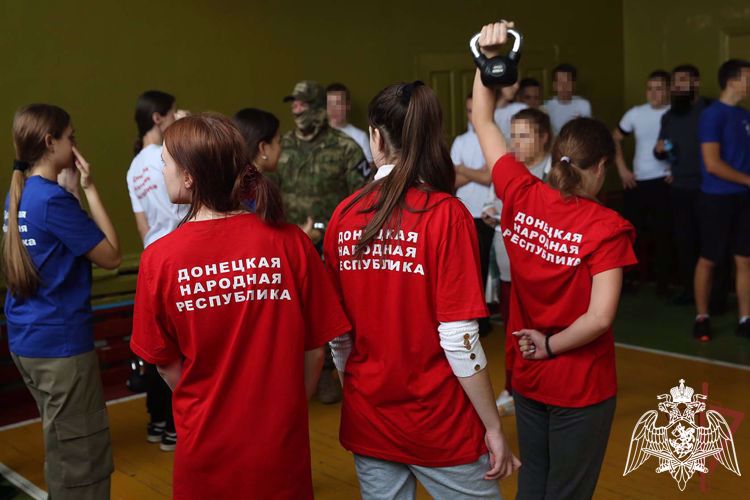 Росгвардия и «Движение первых» провели в ДНР посвященную Дню народного единства спартакиаду 