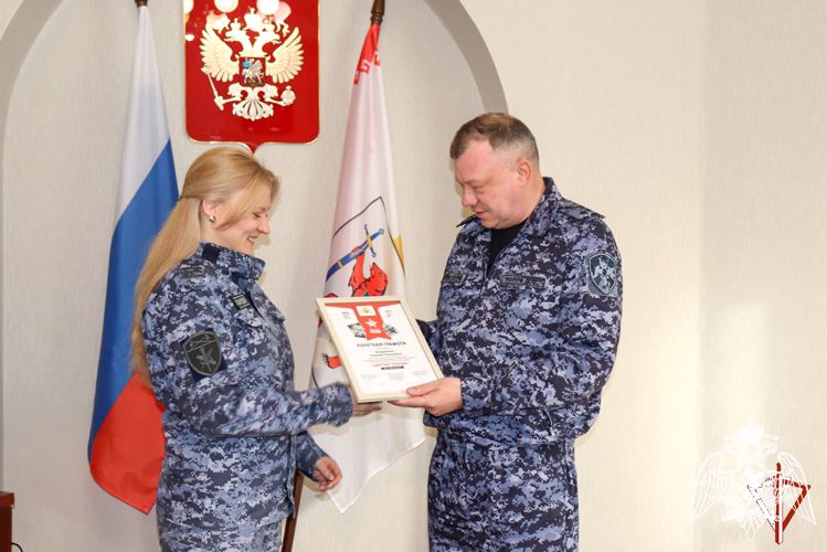 В территориальном управлении Росгвардии Марий Эл вручили награды военнослужащей, показавшей высокие результаты в знании военной истории Отечества