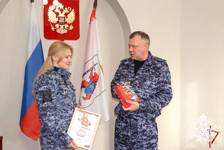 В территориальном управлении Росгвардии Марий Эл вручили награды военнослужащей, показавшей высокие результаты в знании военной истории Отечества