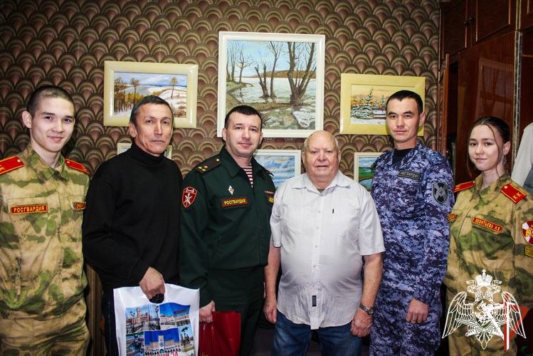 В Марий Эл росгвардейцы поздравили ветеранов ведомства с наступающим Новым годом и Рождеством
