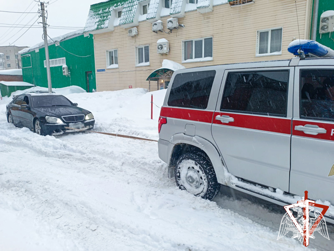 В Йошкар-Оле сотрудники Росгвардии помогли автомобилистам, попавшим в сложную дорожную ситуацию 