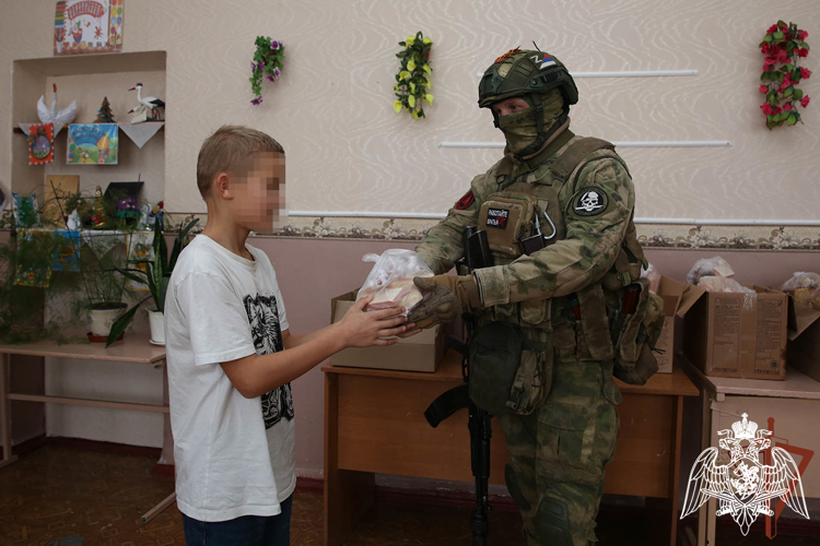 Росгвардейцы помогают сельским школам и детским садам в ДНР