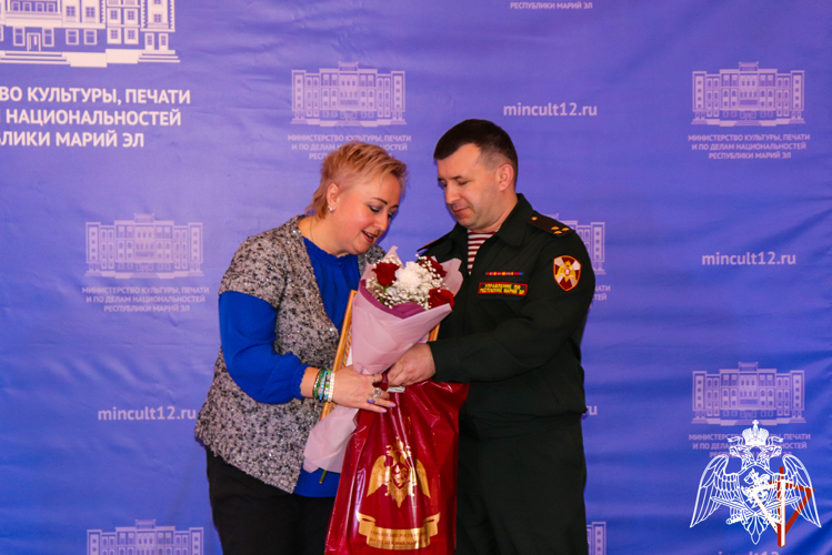Росгвардейцы поздравили журналистов Марий Эл с профессиональным праздником
