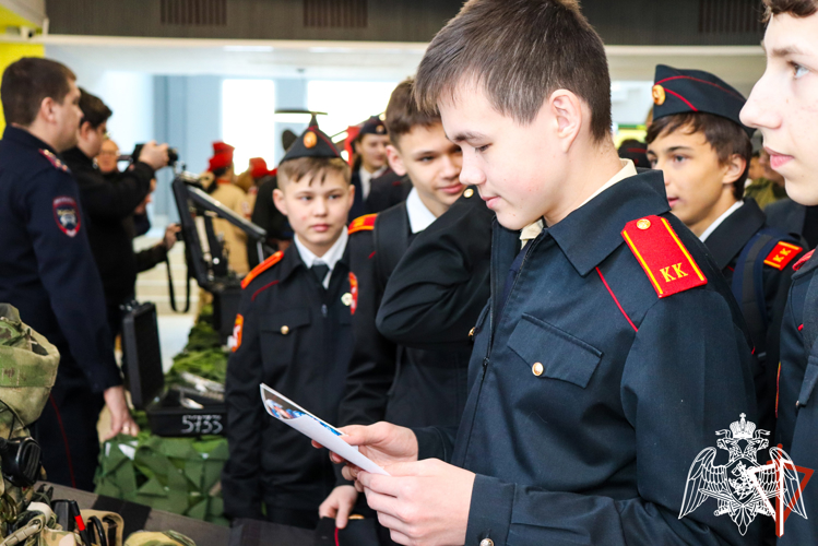 Сотрудники Росгвардии познакомили молодежь Марий Эл с военными институтами ведомства