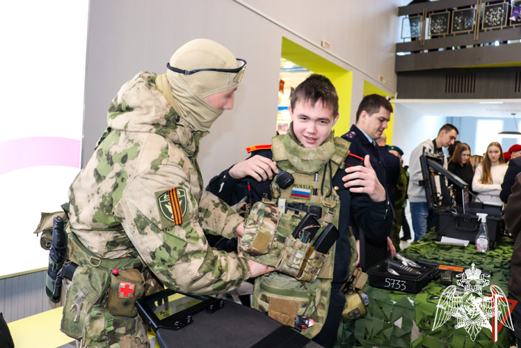 В Йошкар-Оле при  участии Росгвардии состоялось открытие месячника оборонно-массовой и военно-патриотической работы