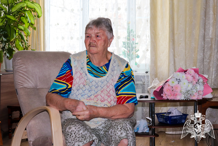 В Йошкар-Оле росгвардейцы навестили блокадниц Ленинграда