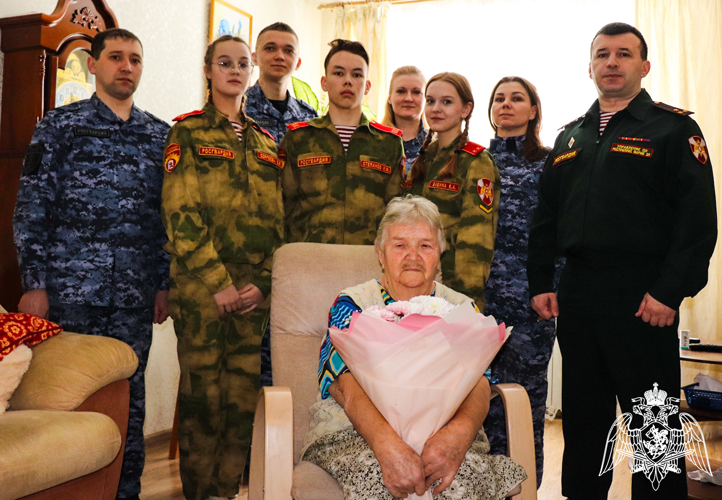 В Йошкар-Оле росгвардейцы навестили блокадниц Ленинграда