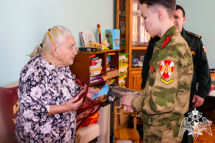 В Йошкар-Оле росгвардейцы навестили блокадниц Ленинграда