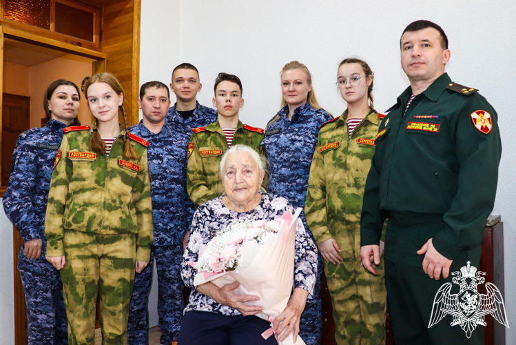 В Йошкар-Оле росгвардейцы навестили блокадниц Ленинграда