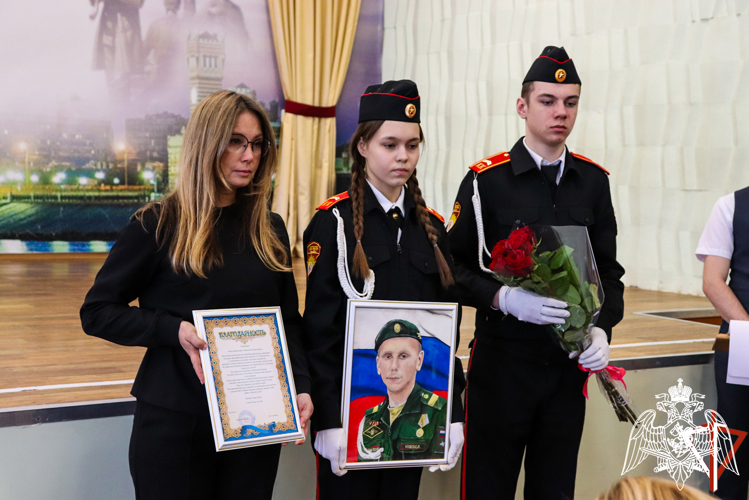 В Йошкар-Оле представители Росгвардии приняли участие в открытии «Парты Героя» в память о погибшем бойце СВО