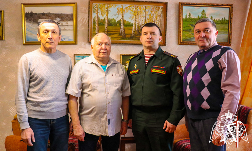 В Йошкар-Оле росгвардейцы поздравили ветеранов службы с Днем защитника Отечества
