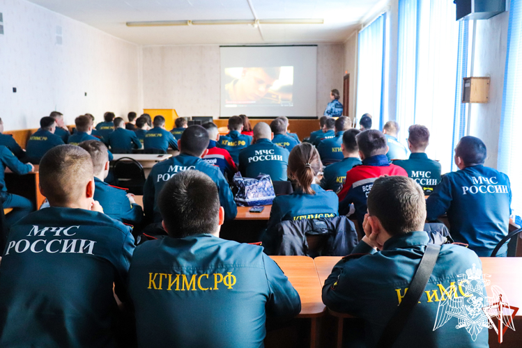 В Йошкар-Оле представители Росгвардии продолжают знакомить учащихся образовательных заведений города с ведомственными ВУЗами