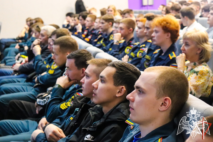 Росгвардейцы проводят занятия по профессиональной ориентации с учащимися образовательных учреждений Йошкар-Олы