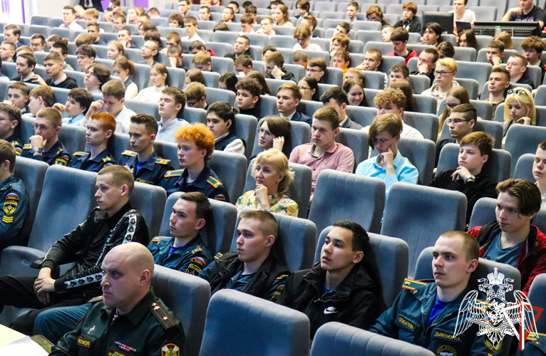 Росгвардейцы проводят занятия по профессиональной ориентации с учащимися образовательных учреждений Йошкар-Олы