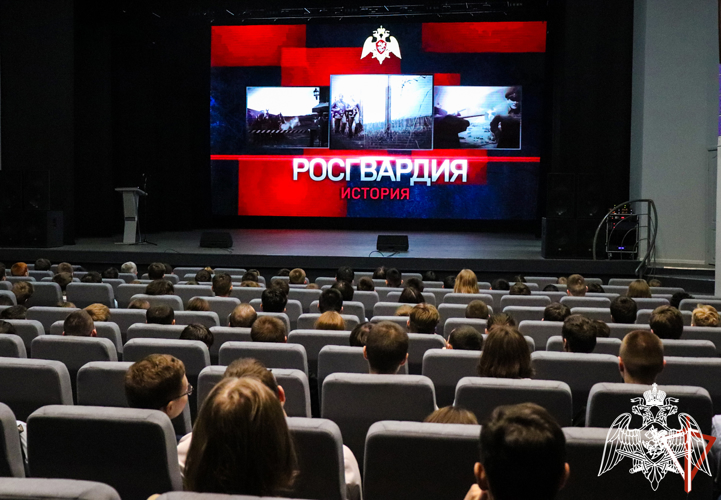 Росгвардейцы проводят занятия по профессиональной ориентации с учащимися образовательных учреждений Йошкар-Олы