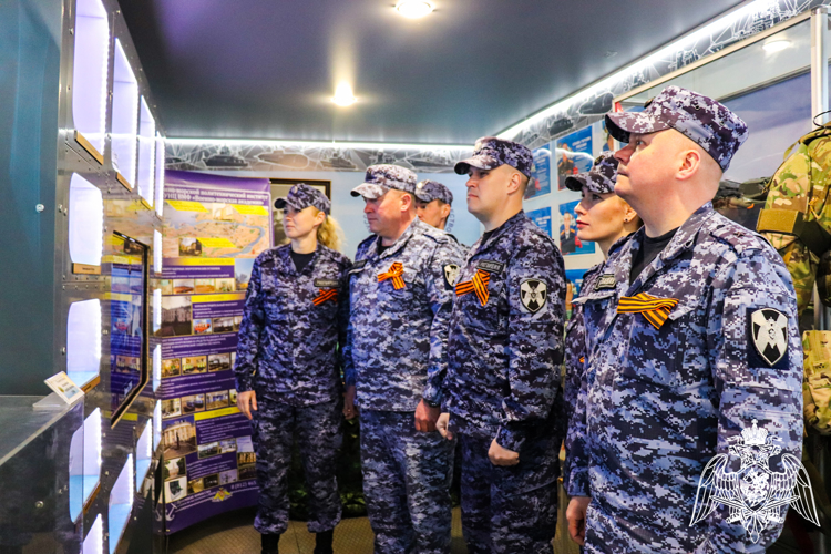 В Йошкар-Оле росгвардейцы ознакомились с экспозициями  патриотического поезда  «Сила в правде»