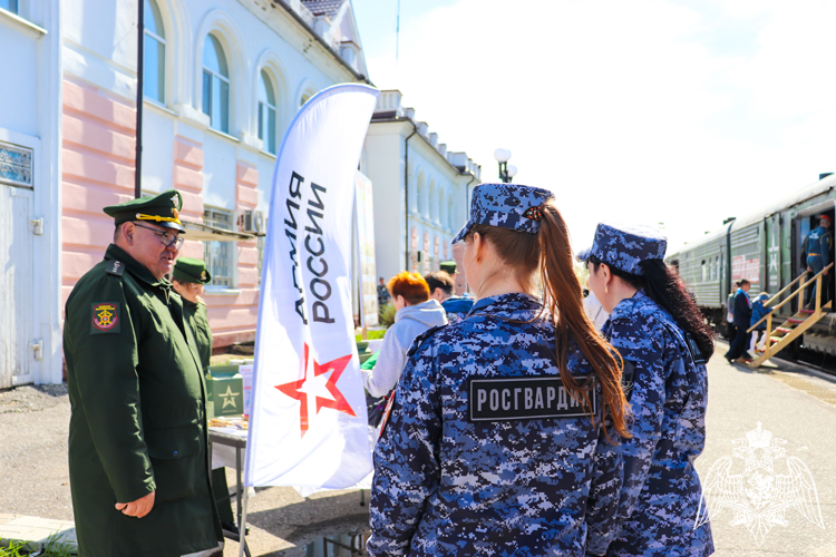 В Йошкар-Оле росгвардейцы ознакомились с экспозициями  патриотического поезда  «Сила в правде»