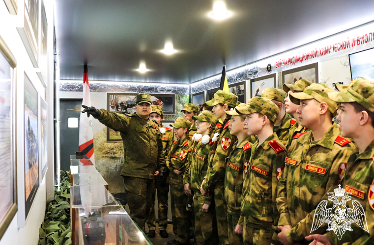 В Йошкар-Оле росгвардейцы ознакомились с экспозициями  патриотического поезда  «Сила в правде»
