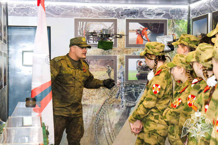 В Йошкар-Оле росгвардейцы ознакомились с экспозициями  патриотического поезда  «Сила в правде»