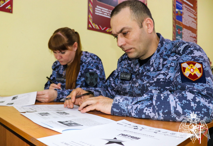 В Йошкар-Оле росгвардейцы и школьники подшефных классов Росгвардии приняли участие в исторической акции «Диктант Победы»