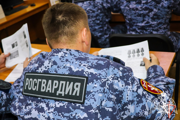 В Йошкар-Оле росгвардейцы и школьники подшефных классов Росгвардии приняли участие в исторической акции «Диктант Победы»