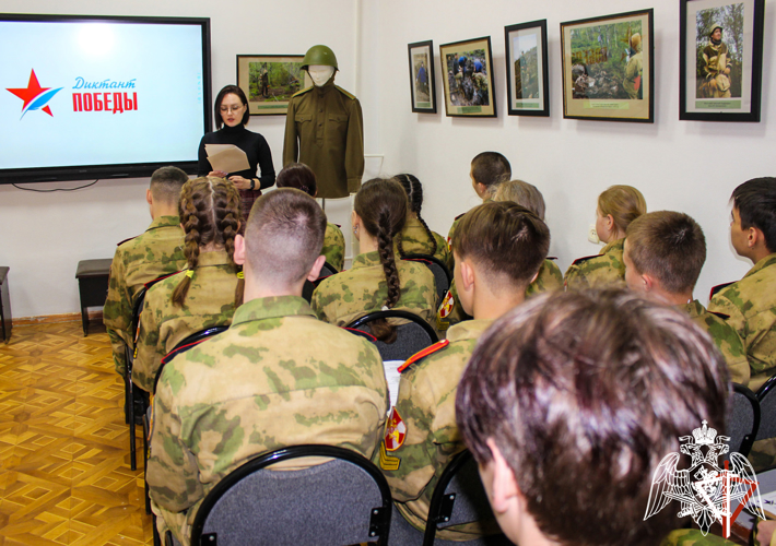 В Йошкар-Оле росгвардейцы и школьники подшефных классов Росгвардии приняли участие в исторической акции «Диктант Победы»
