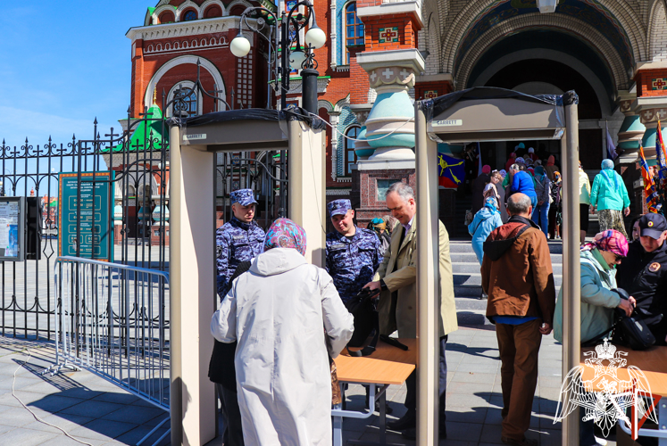 В Йошкар-Оле росгвардейцы обеспечили безопасность пребывания Казанской иконы Божией Матери