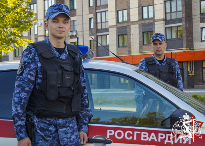 Росгвардейцы потушили загоревшийся автомобиль во дворе многоквартирного дома в Йошкар-Оле