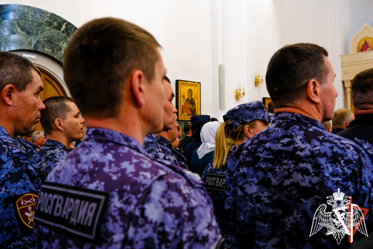 В Йошкар-Оле росгвардейцы приняли участие во Всероссийском молебне о Победе