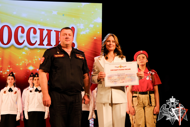 В Йошкар-Оле росгвардейцы поздравили подшефных кадет с завершением учебного года