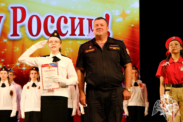 В Йошкар-Оле росгвардейцы поздравили подшефных кадет с завершением учебного года
