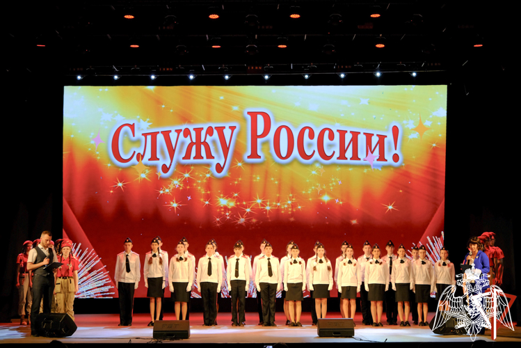 В Йошкар-Оле росгвардейцы поздравили подшефных кадет с завершением учебного года