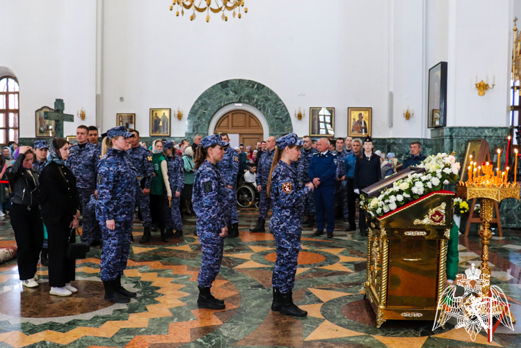 В Йошкар-Оле росгвардейцы приняли участие во Всероссийском молебне о Победе