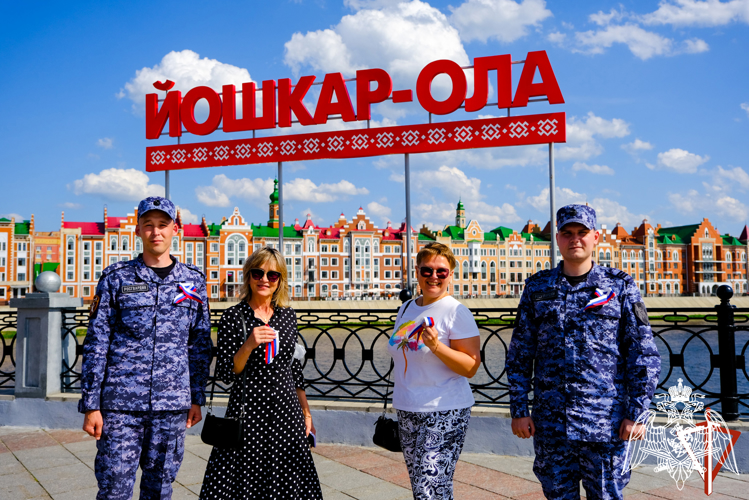 Росгвардейцы поддержали всероссийскую акцию «Российский триколор» в Йошкар-Оле