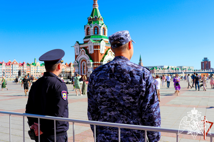 Сотрудники и военнослужащие Росгвардии обеспечили общественный порядок во время празднования Дня молодежи в Марий Эл