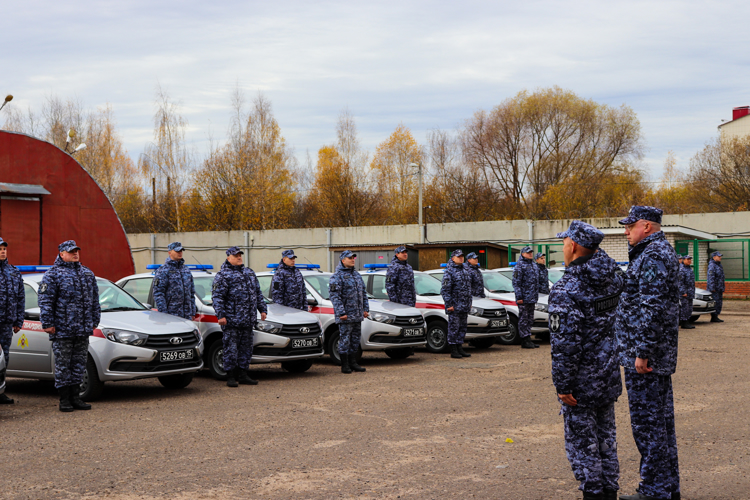 Передача ключей от новых служебных автомобилей сотрудникам вневедомственной охраны Росгвардии состоялась в Йошкар-Оле