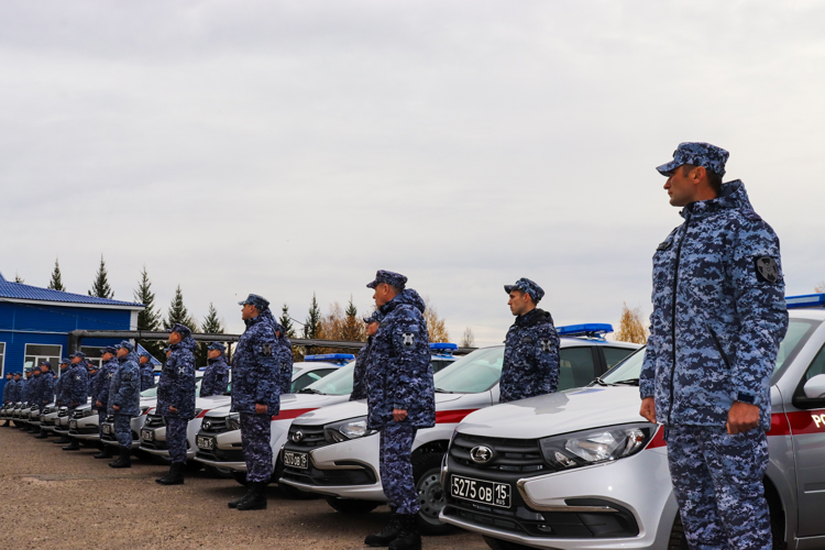 Передача ключей от новых служебных автомобилей сотрудникам вневедомственной охраны Росгвардии состоялась в Йошкар-Оле