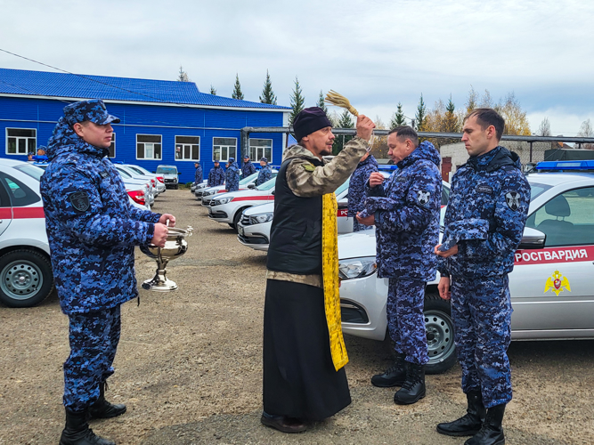 Передача ключей от новых служебных автомобилей сотрудникам вневедомственной охраны Росгвардии состоялась в Йошкар-Оле