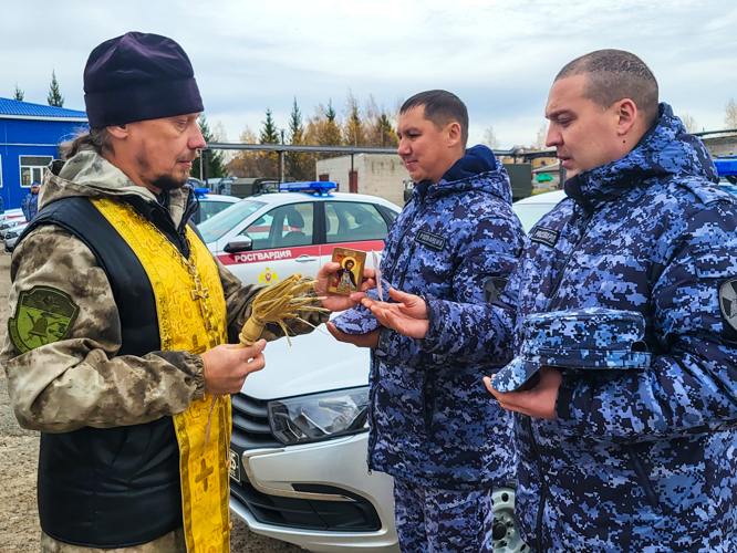 Передача ключей от новых служебных автомобилей сотрудникам вневедомственной охраны Росгвардии состоялась в Йошкар-Оле