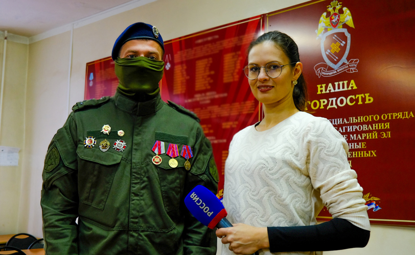 Съемочная группа ГТРК Марий Эл подготовила сюжет о сотруднике СОБР «Берсерк» - единственном в республике спецназовце, обладателе «золотого меча» 