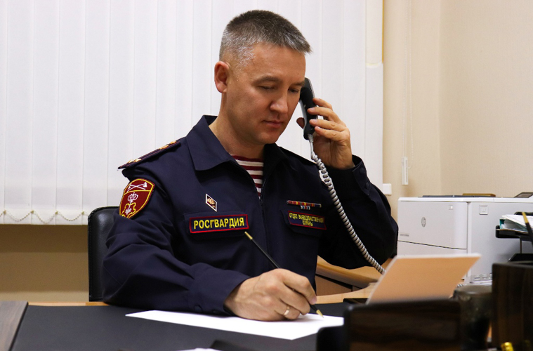 Офицер Росгвардии ответил на вопросы жителей Марий Эл в ходе прямой телефонной линии 