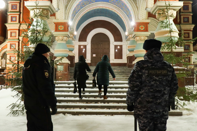 В Марий Эл росгвардейцы обеспечили безопасность граждан во время празднования Рождества Христова