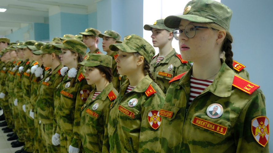 В Йошкар-Оле представители Росгвардии приняли участие в открытии мемориальной доски в память о погибшем бойце СВО