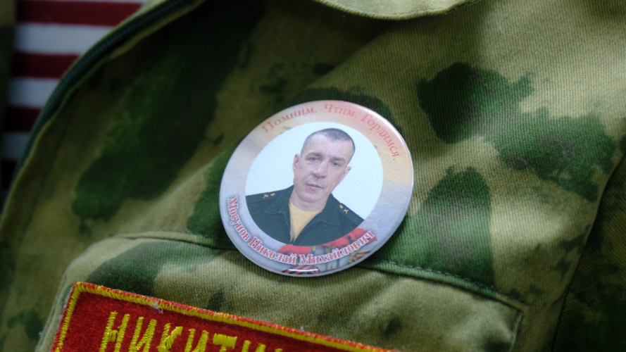 В Йошкар-Оле представители Росгвардии приняли участие в открытии мемориальной доски в память о погибшем бойце СВО