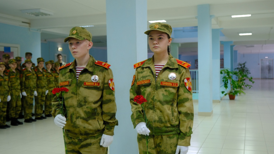 В Йошкар-Оле представители Росгвардии приняли участие в открытии мемориальной доски в память о погибшем бойце СВО