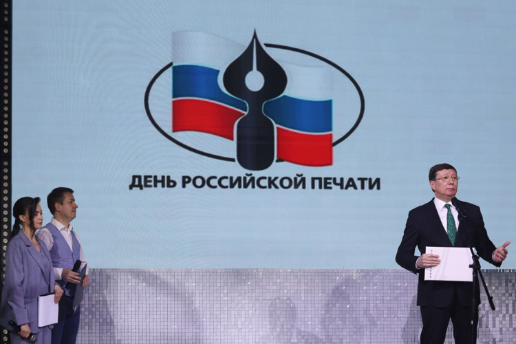 Представители Росгвардии поздравили журналистов Марий Эл с Днем российской печати